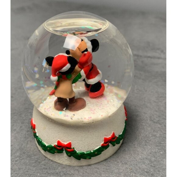 Disney Hallmark 2006 Mickey & Minnie Christmas Snow Globe - Picture 2 of 7